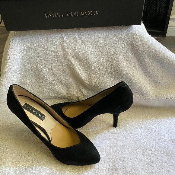 Steve Madden Black Suede Pumps - Picture 1 of 3